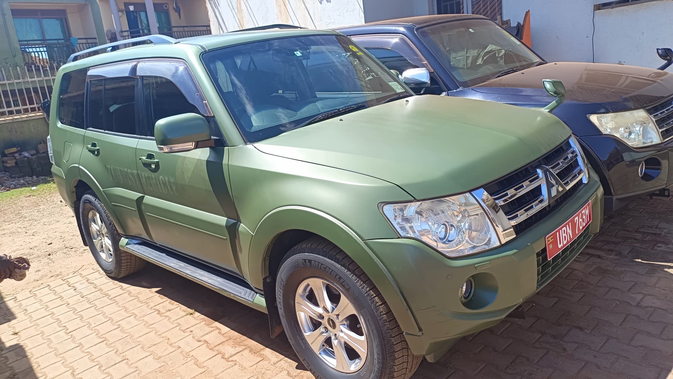 4x4 car rental with a driver in Uganda