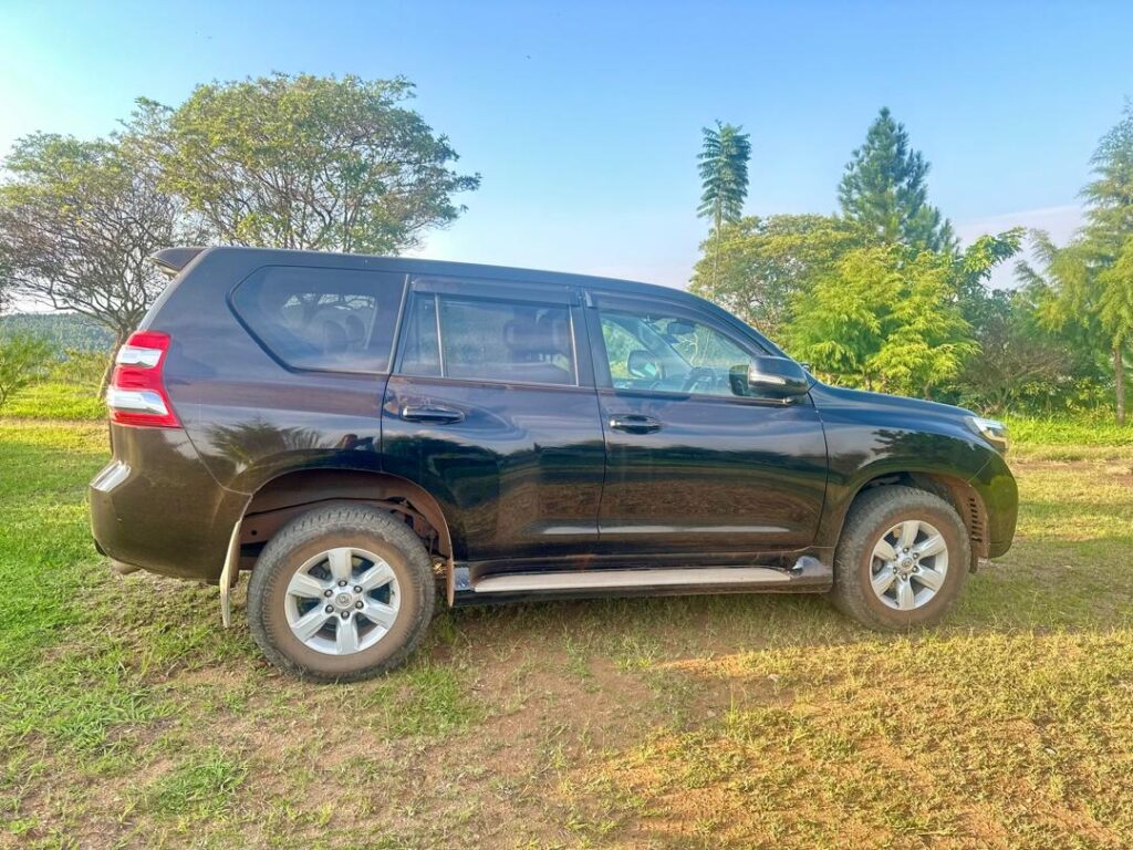 Luxury  4x4 land cruiser for rent in Entebbe