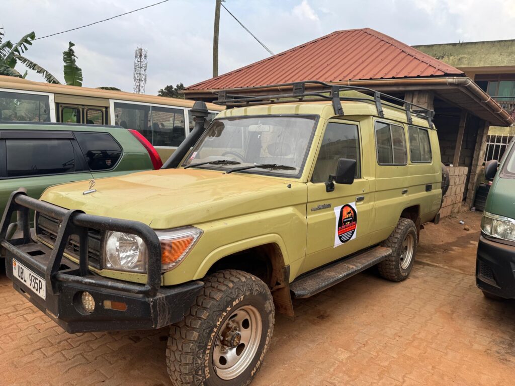 Land cruiser Extended with a pop up roof